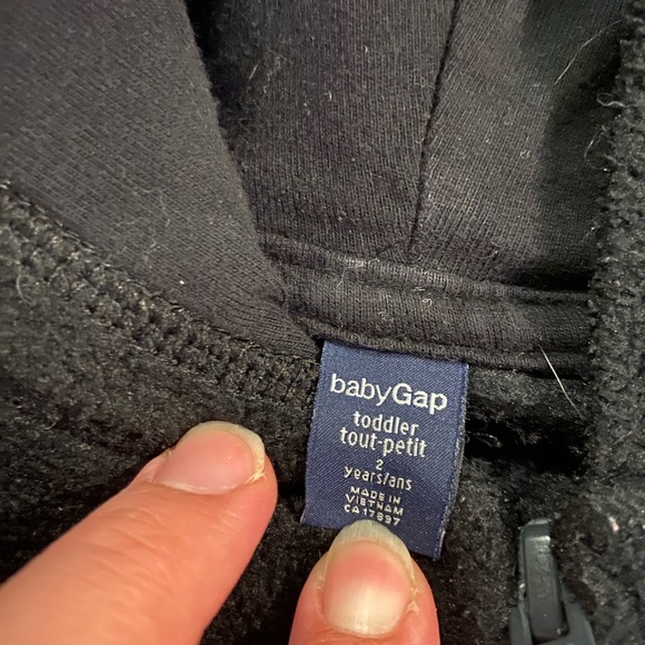 ♦️5 for $15♦️ 2T black gap fleece zip up hoodie sweater - Picture 2 of 2